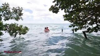 Babe has sex in the amazing blue water
