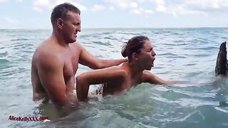 Babe has sex in the amazing blue water