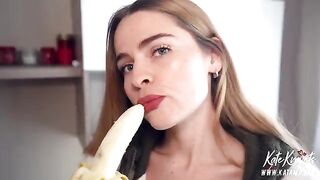 A hungry neighbor made an amazing eye contact with a stunning girl