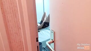 I see my stepsister masturbating, I offered her my cock and she accepted!