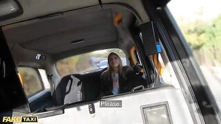A sexy passenger ordered a taxi and got a blowjob from the hot driver in HD