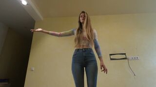 How does he manage to do it???, an amazing blowjob scene with a stunning blonde