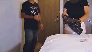 I ordered a delivery and had sex with the boy