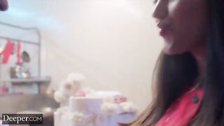 Alyx Star is a very competitive baker and she always gets what she wants