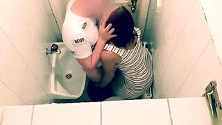 Tinder date ends with a bang in the restaurant toilet
