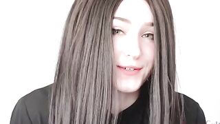 A hot girl working for Samsung helps a guy to change his phone but things get really crazy