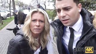 A blonde is having sex with a collector before her wedding