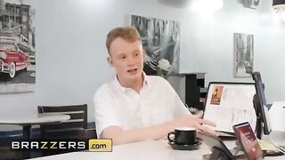 A bored waitress tried to earn extra tips by showing her ass in the kitchen