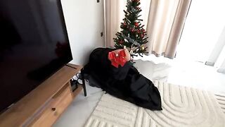 The courier brought a package and his cock to the wife, exploring new sensations