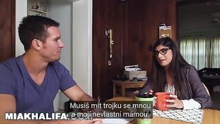 Můj přítel mi nedovolí mít trojku, takže jsem hadem s dvěma černochy