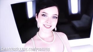 Jade Valentine and Bella Luna deliver a sensual blowjob session
