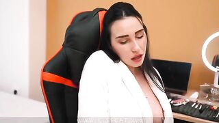 A stepmom gets her pussy filled with cum by accident