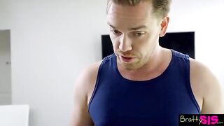 Petite Jessie Saint workouts with her lucky stepbrother