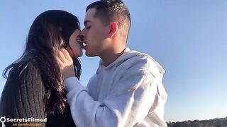 A passionate girl met a guy on Tinder and fucked in the park