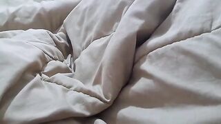 I share bed with chubby stepmom and her amazing ass
