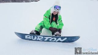 Exposure sex on the snowboard at the ski resort