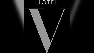 Two hungry girls seduced a hotel employee for a big reward