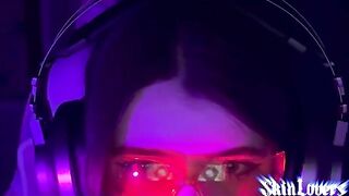 A sexy gamer girl got fucked hard and came first on cam