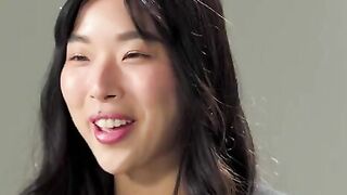 How do women reach orgasm? A horny Korean teen, Elle Lee, shows us