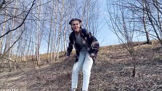 A cute girl is suitable for a camping trip
