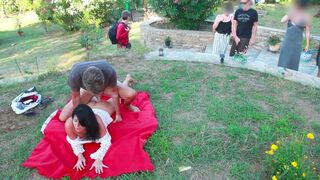 Babe has sex with a stranger on the meadow, getting her ass filled