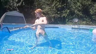 Short video with a girl who tried to swim but failed to do so