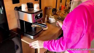 A good morning surprise for the loved one with coffee and more