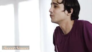 Anna Claire Clouds was craving sex, so she visited her BF’s house to indulge