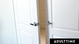 Peeping MILF Alexis Fawx scissoring hot teen Carter Cruise
