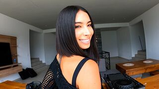 The girl seduces the DJ and he gives her an exclusive class