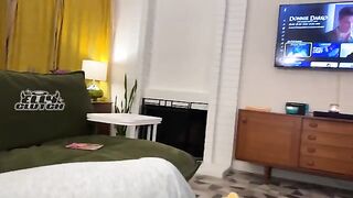 A date with a girl from Tinder turns into a threesome with her roommate
