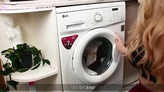 A big ass wife got stuck, but her husband rewarded her with anal creampie