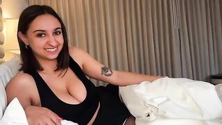 A girl is fucking with her friend in the hotel room accidentally