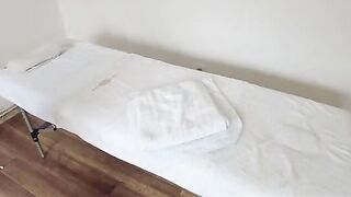 A masseur, using his profession to get intimate with a client, gives her an unforgettable experience