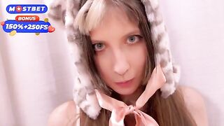 A girl with a wide hole was fucked by a huge dick of Quadrober in the uterus
