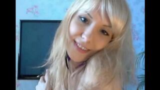 Blonde plays with her pussy fingers in the most interesting way
