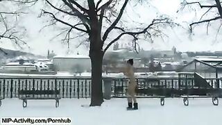 A student appeared in the yard with her natural boobs and ass to show