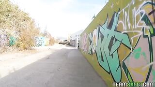A pick-up guy fucked babe on the street publically