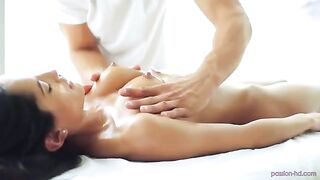 The masseur seduced the client with a relaxing oil massage and had sex