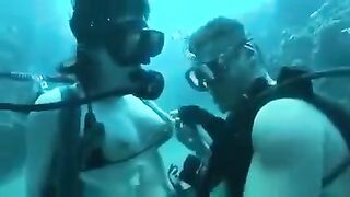 Two aqua-technicians fucked at the bottom of the sea
