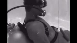 During the diving, she made an aqualangist a blowjob, showcasing skills in water