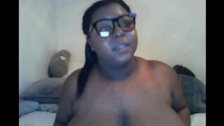 Black woman ended the streaming with her big boobs