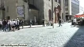 I showed my pussy to all the people passing by on the street