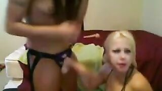 A blondie with big boobs has virtual sex in the chat, using a strapon