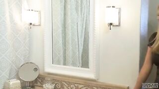 The man gently fucked his wife in the bathroom with passion