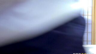 A cute girl got on the guy’s dick after training