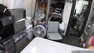 At work, he changed his wife for a cleaner