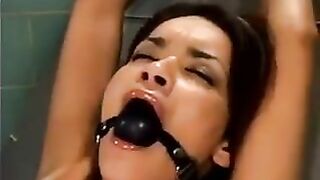 A bald guy used a sex machine to fuck the girl hard