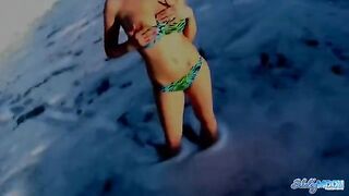 Iraqi beauty Jessica Grabbit shows her natural charms