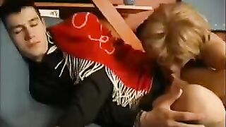 A mom woke her son up with a blowjob